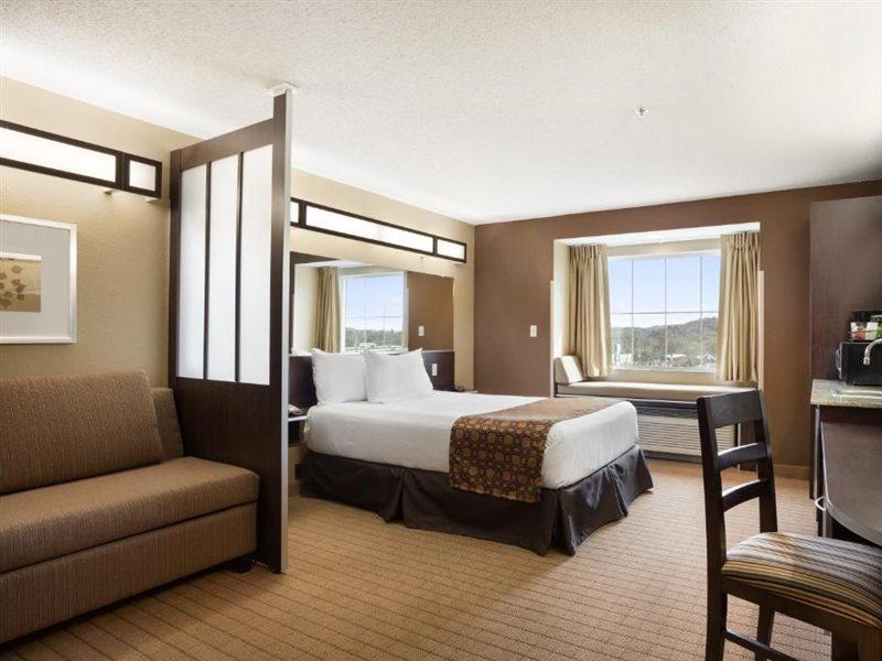 Microtel Inn & Suites By Wyndham Cambridge Extérieur photo