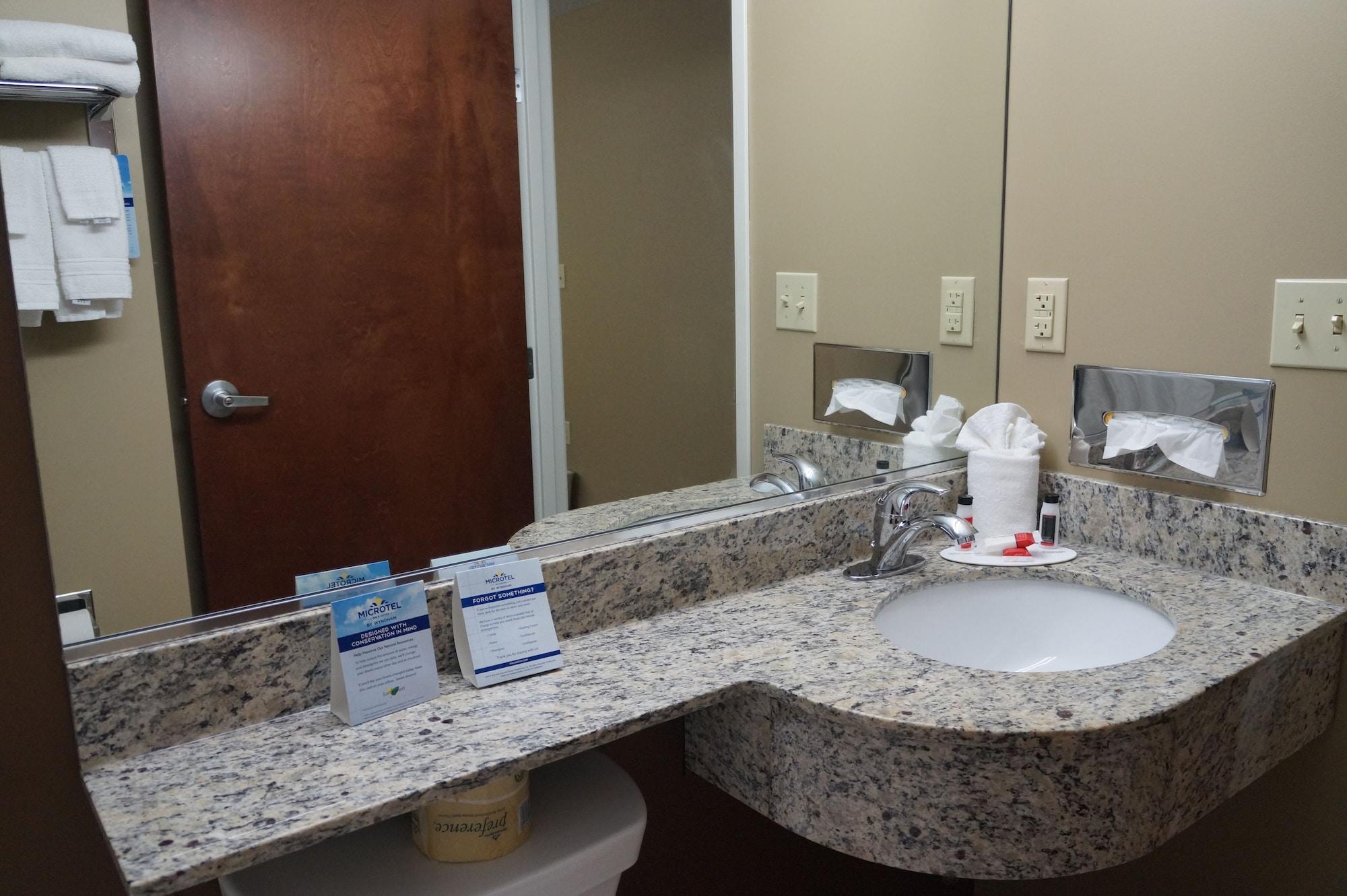 Microtel Inn & Suites By Wyndham Cambridge Extérieur photo