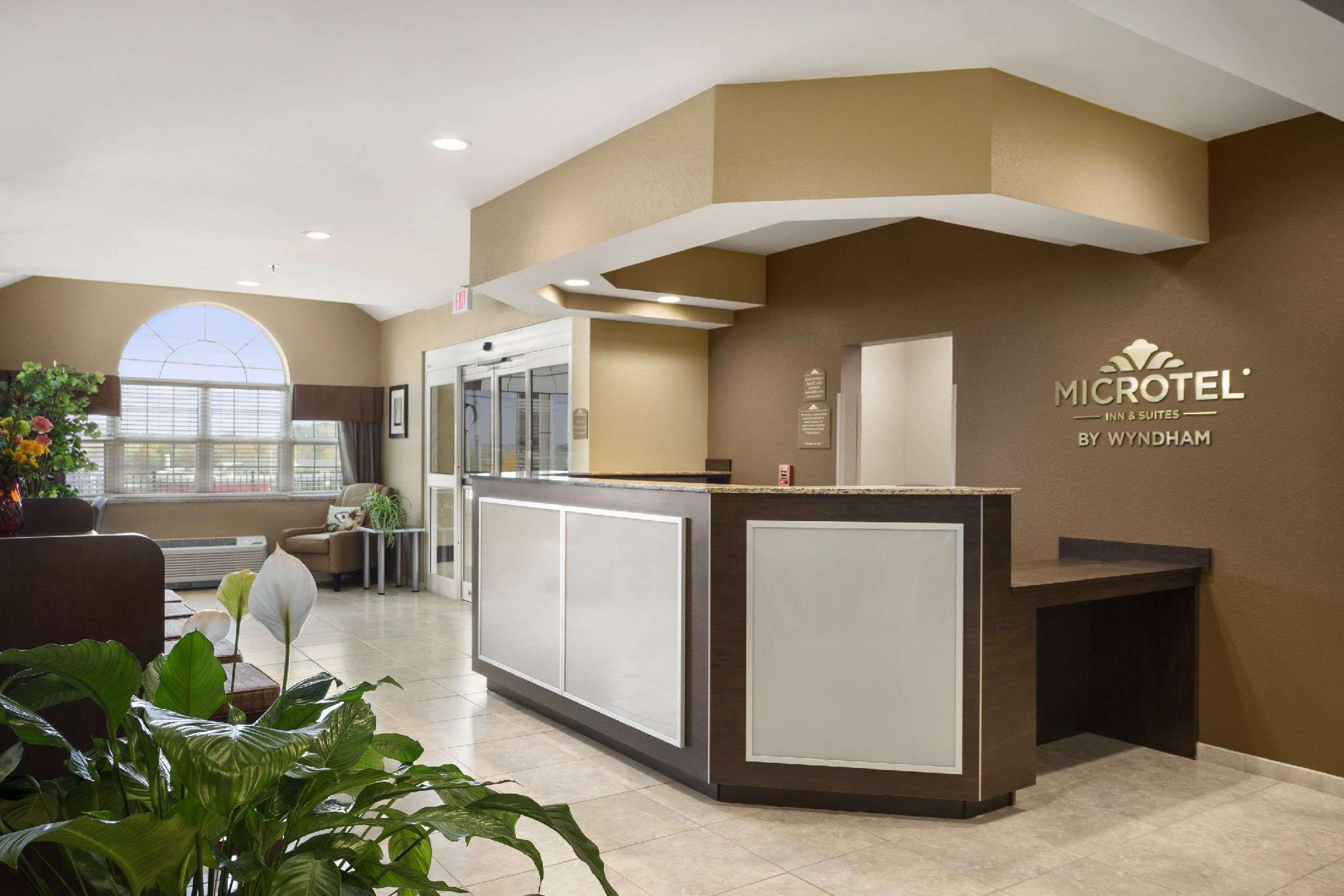 Microtel Inn & Suites By Wyndham Cambridge Extérieur photo